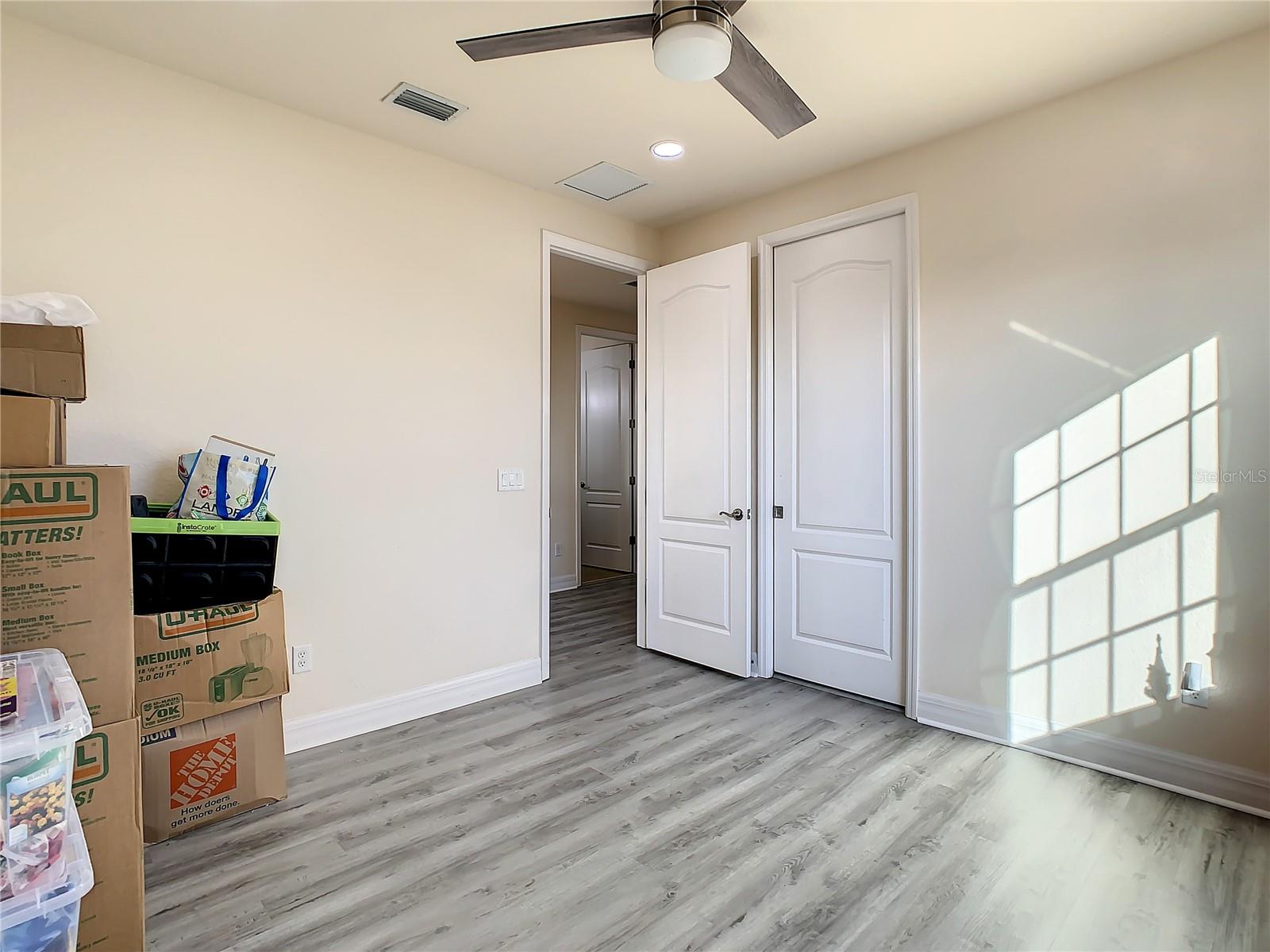 EAGLE CRK PH 01 VILLAGE G - Residential Lease