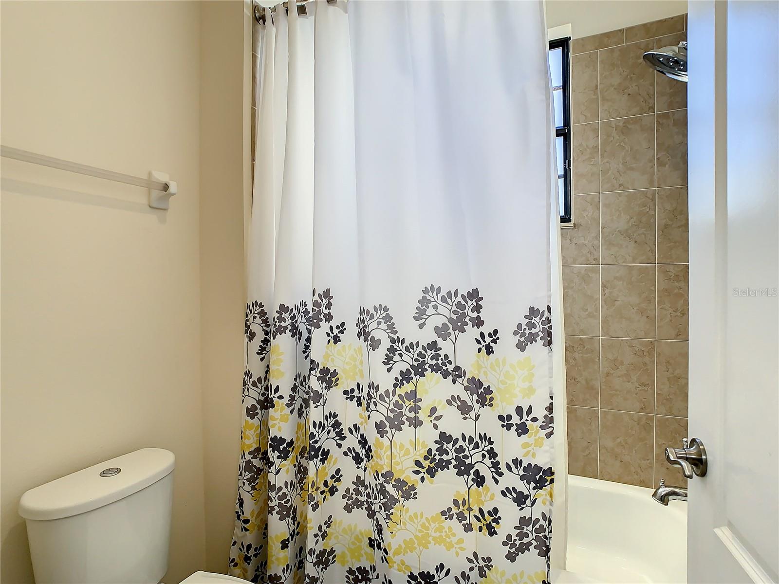 EAGLE CRK PH 01 VILLAGE G - Residential Lease