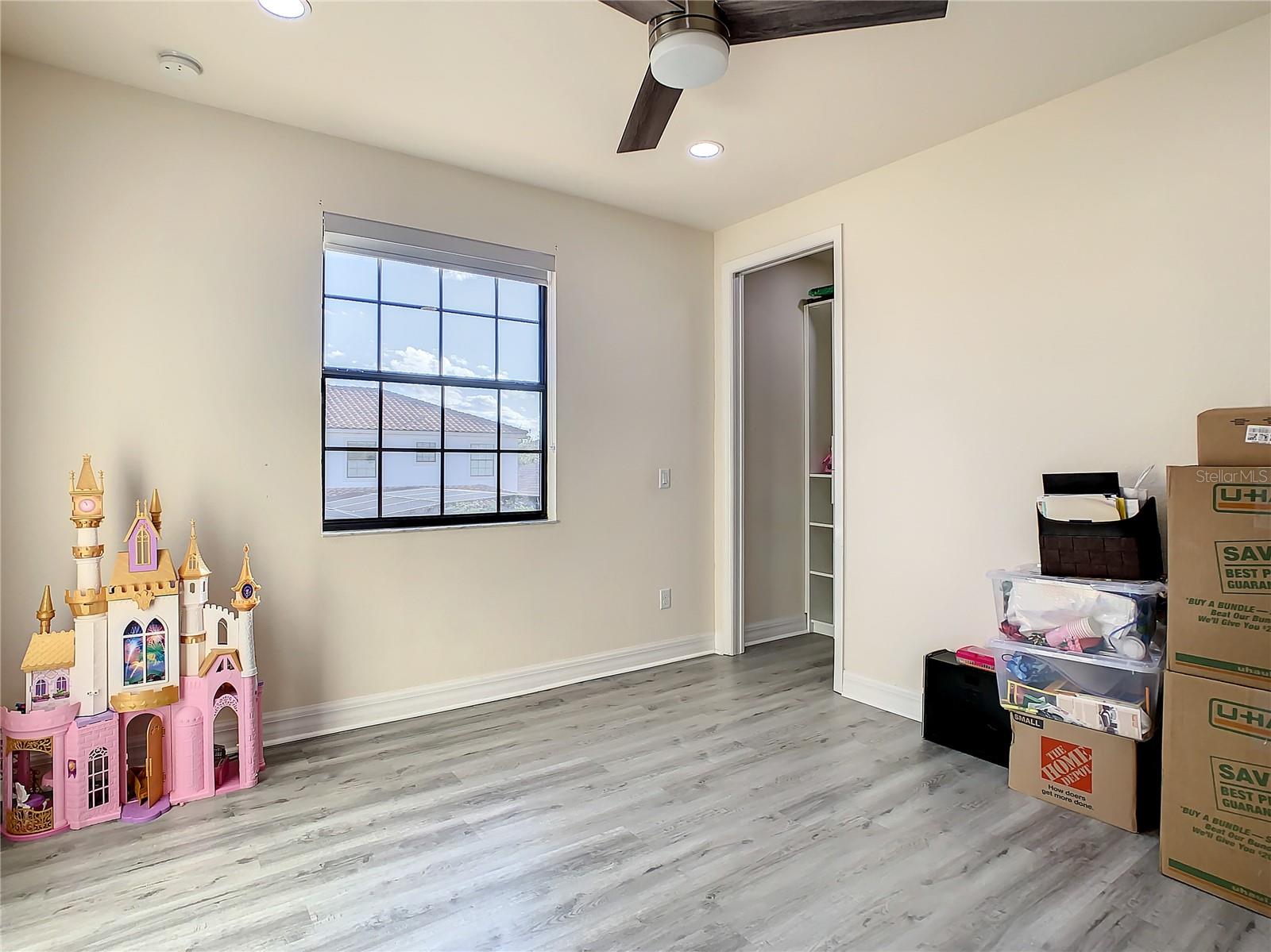 EAGLE CRK PH 01 VILLAGE G - Residential Lease