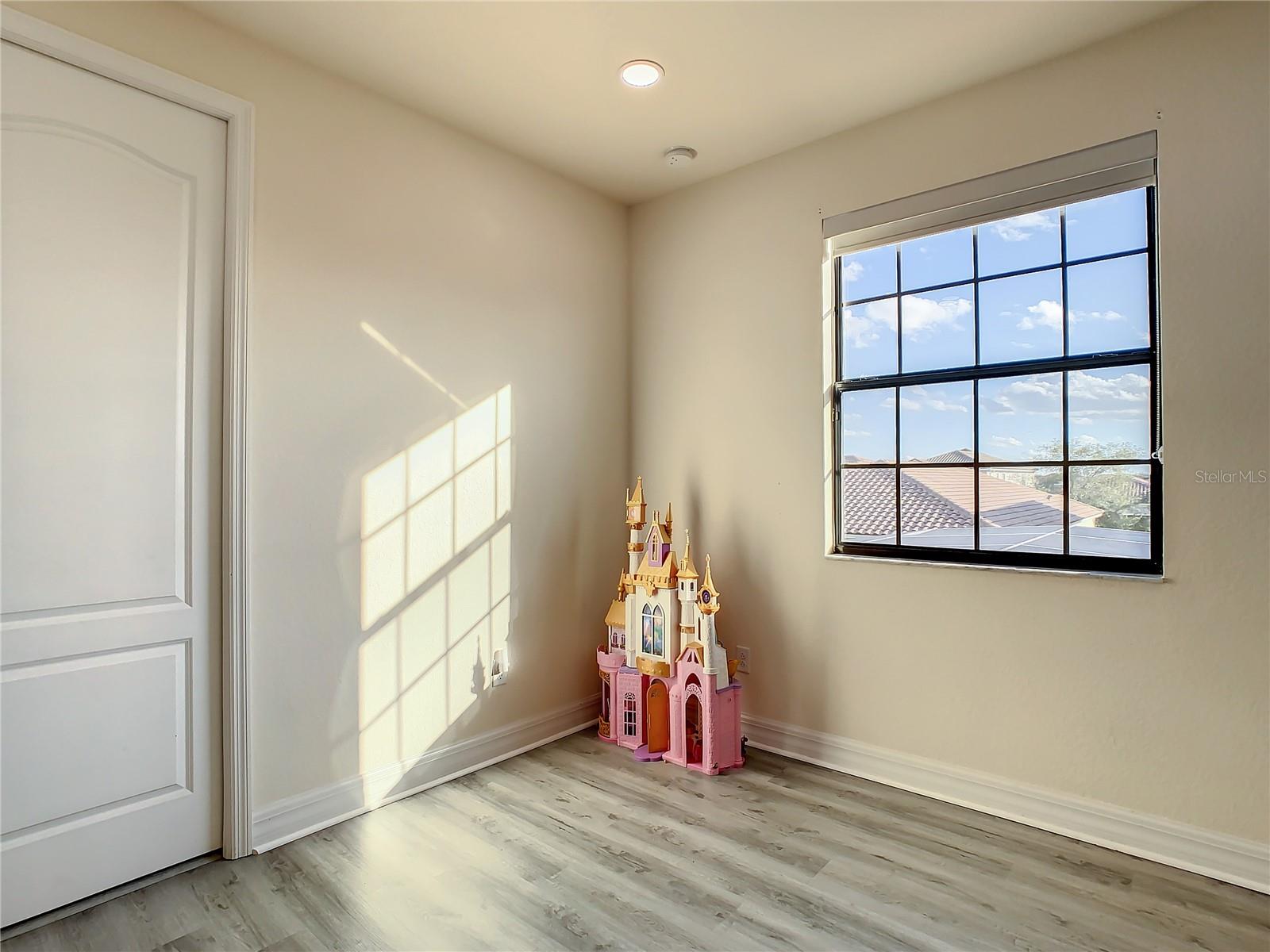 EAGLE CRK PH 01 VILLAGE G - Residential Lease