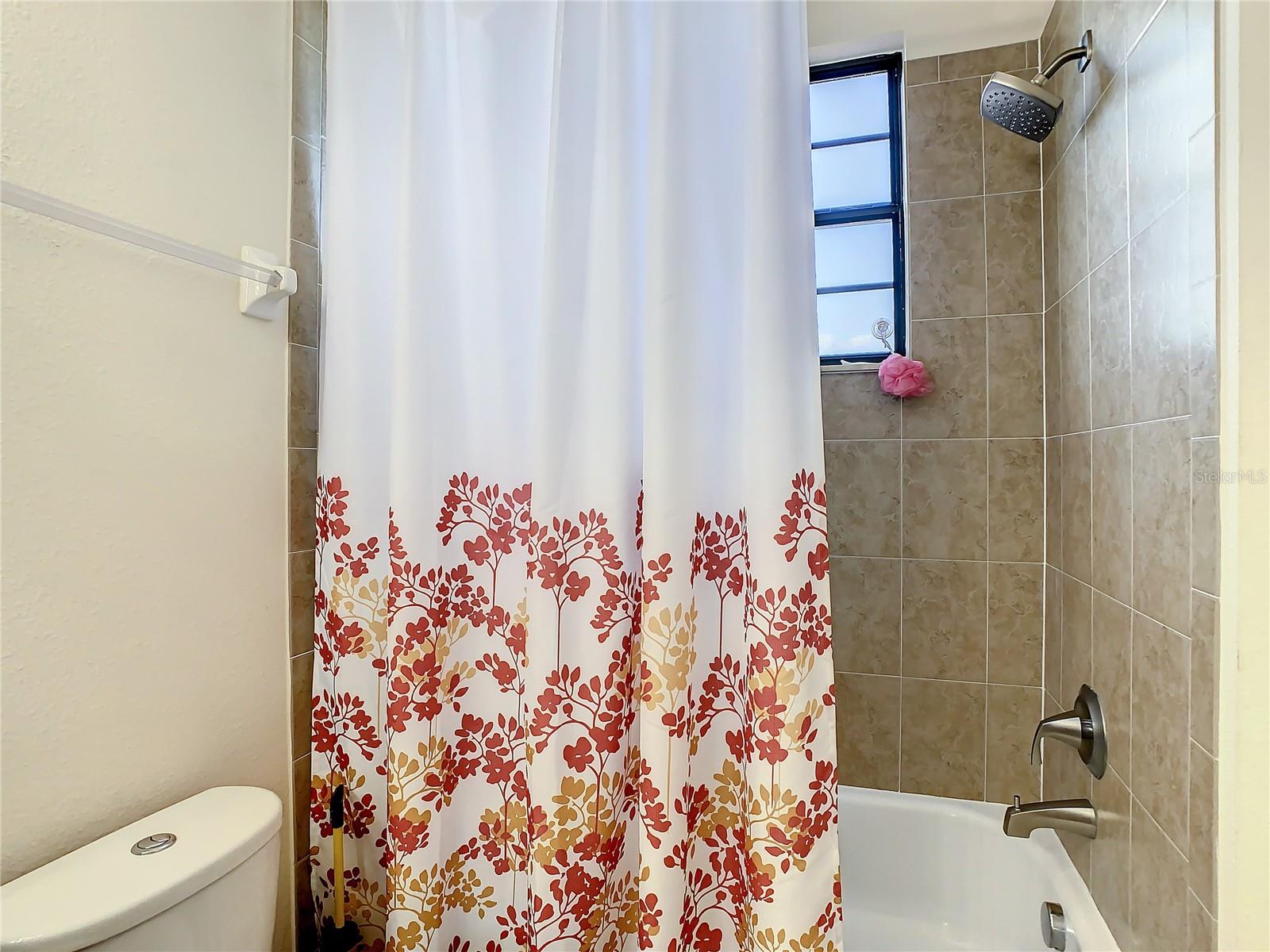 EAGLE CRK PH 01 VILLAGE G - Residential Lease