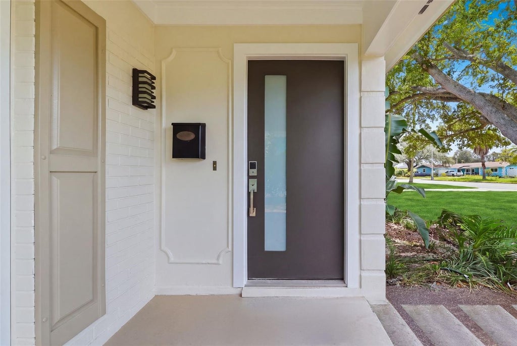 Photo of 615 E Davis Boulevard, Tampa, FL 33606 (MLS # TB8545230)