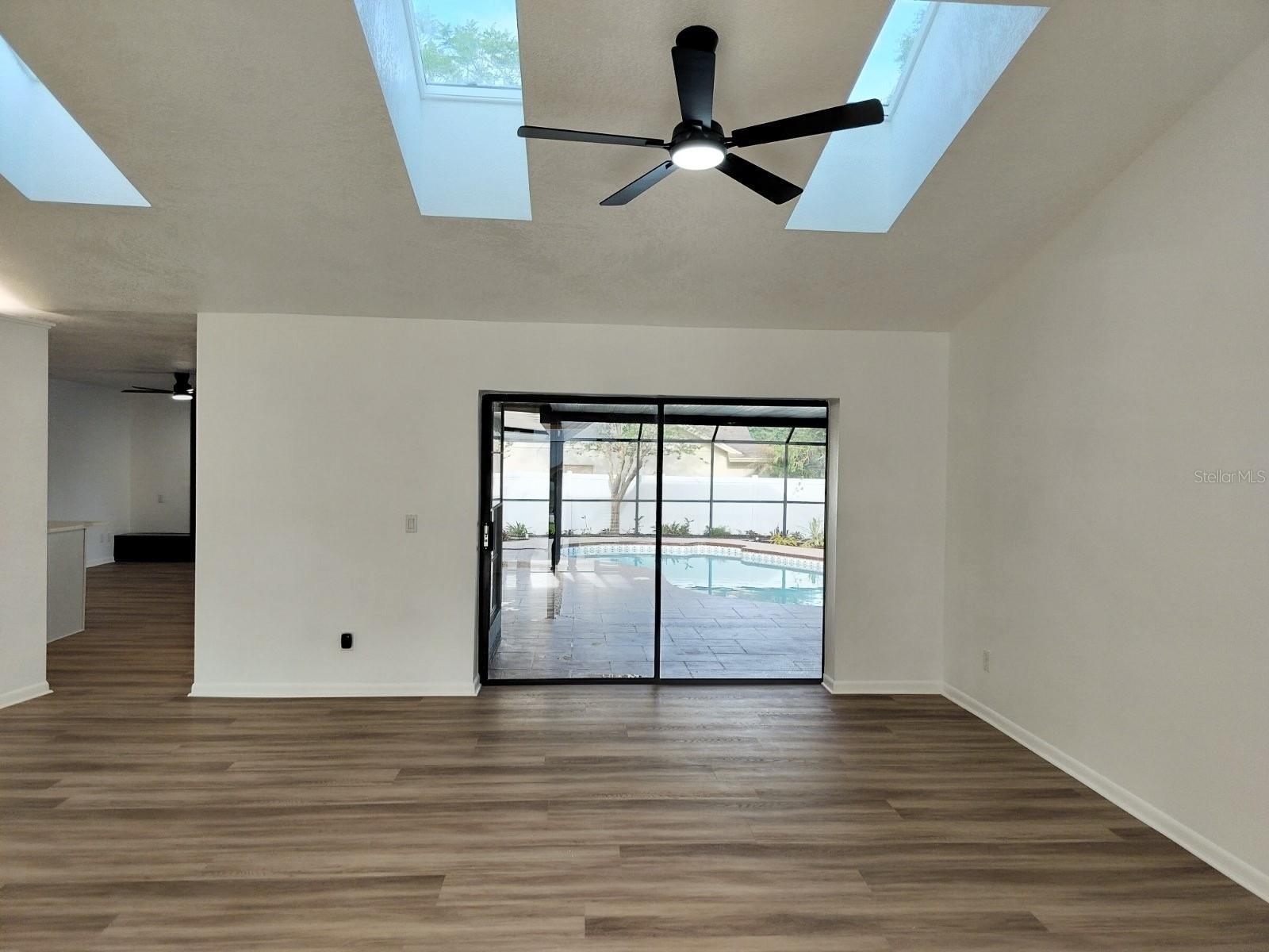 BLOOMINGDALE OAKS - Residential