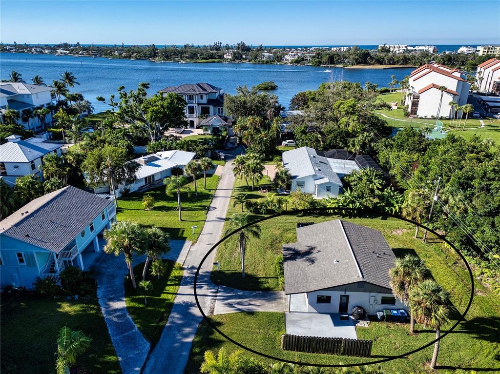 Photo of 1641 Memory Lane, Sarasota, FL 34231 (MLS # A4671198)