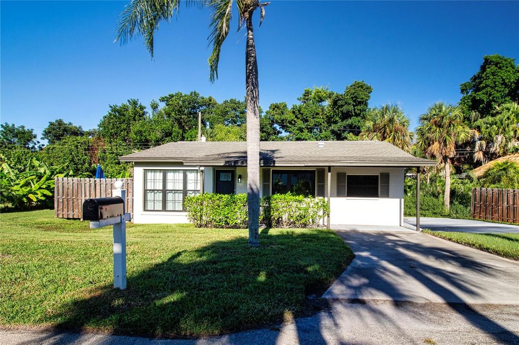 Photo of 1641 Memory Lane, Sarasota, FL 34231 (MLS # A4671198)