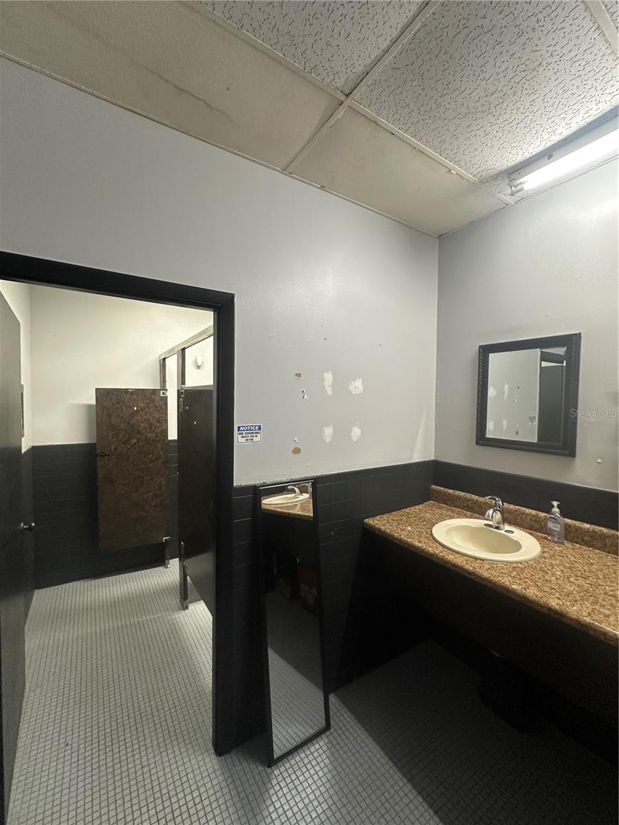 SOUTH VENICE UN 4 - Commercial Lease