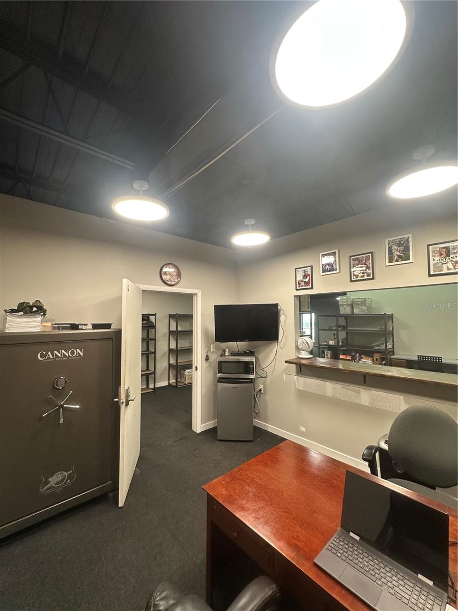 SOUTH VENICE UN 4 - Commercial Lease