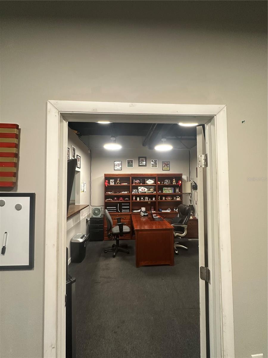 SOUTH VENICE UN 4 - Commercial Lease