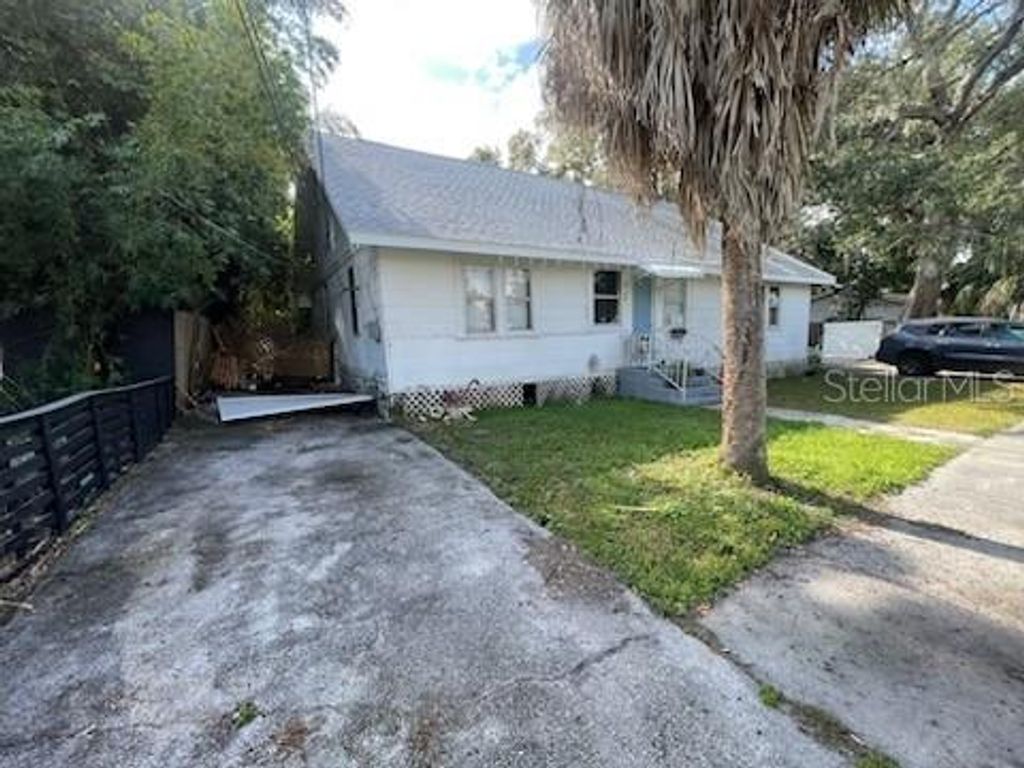 Photo of 858 35th Avenue S, St Petersburg, FL 33705 (MLS # A4678093)