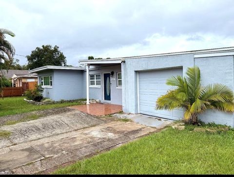 Photo of 6021 Yucatan Drive, Orlando, FL 32807 (MLS # O6346922)