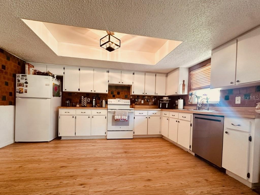 Photo of 1831 Kim Acres Lane, Dover, FL 33527 (MLS # TB8533100)