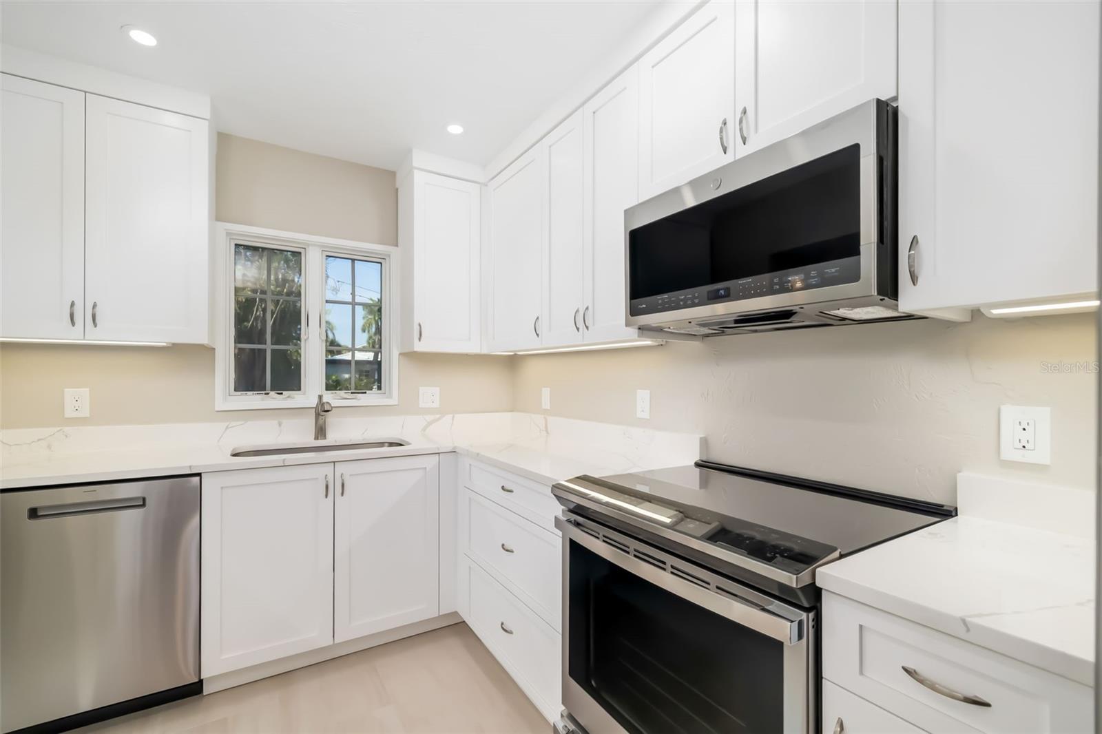 SAINT ARMANDS DIV JOHN RINGLING ESTATES - Residential