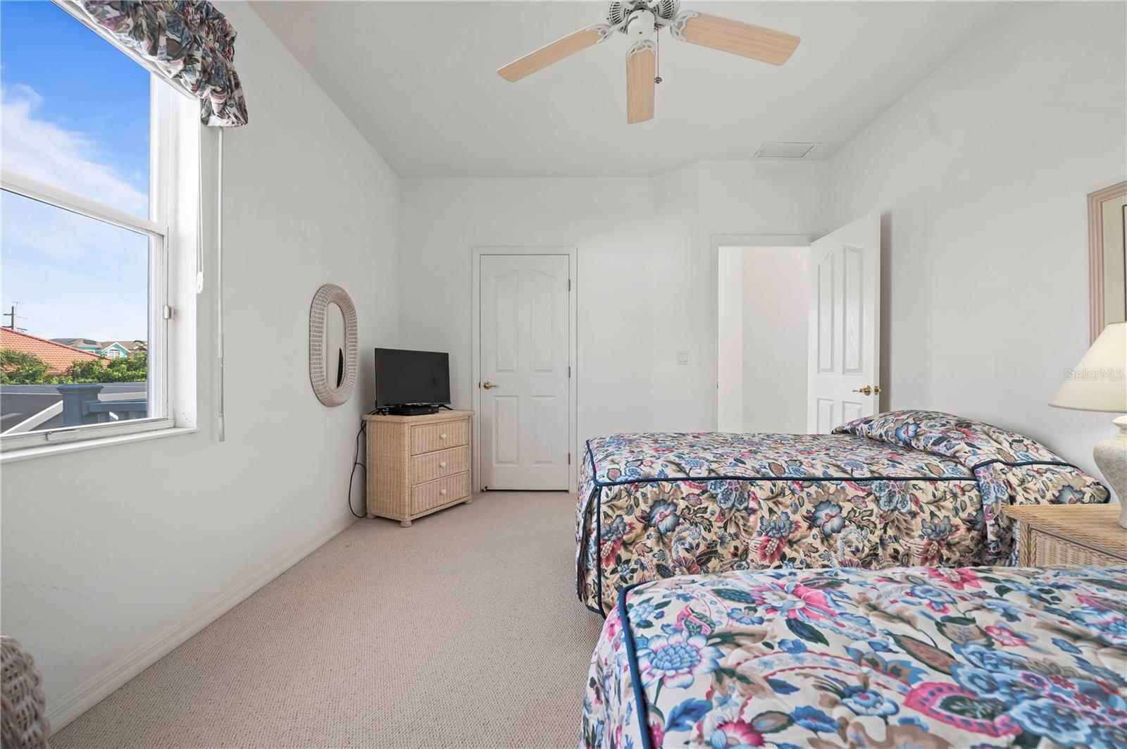 SOUTH TURN - Residential