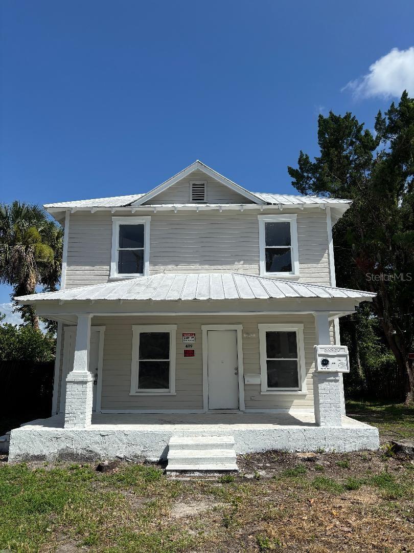 Investor/Handyman Special. Separately metered duplex, recently renovated but still needs a little work, price reflects homes current state. Property is currently 2 units; downstairs is a 1/1 and upstairs is a 2/1. Home can easily be converted back into a single-family home to be a 4/2 if desired. Has termite bond. Separate metal building in the back can be used as garage or storage.
