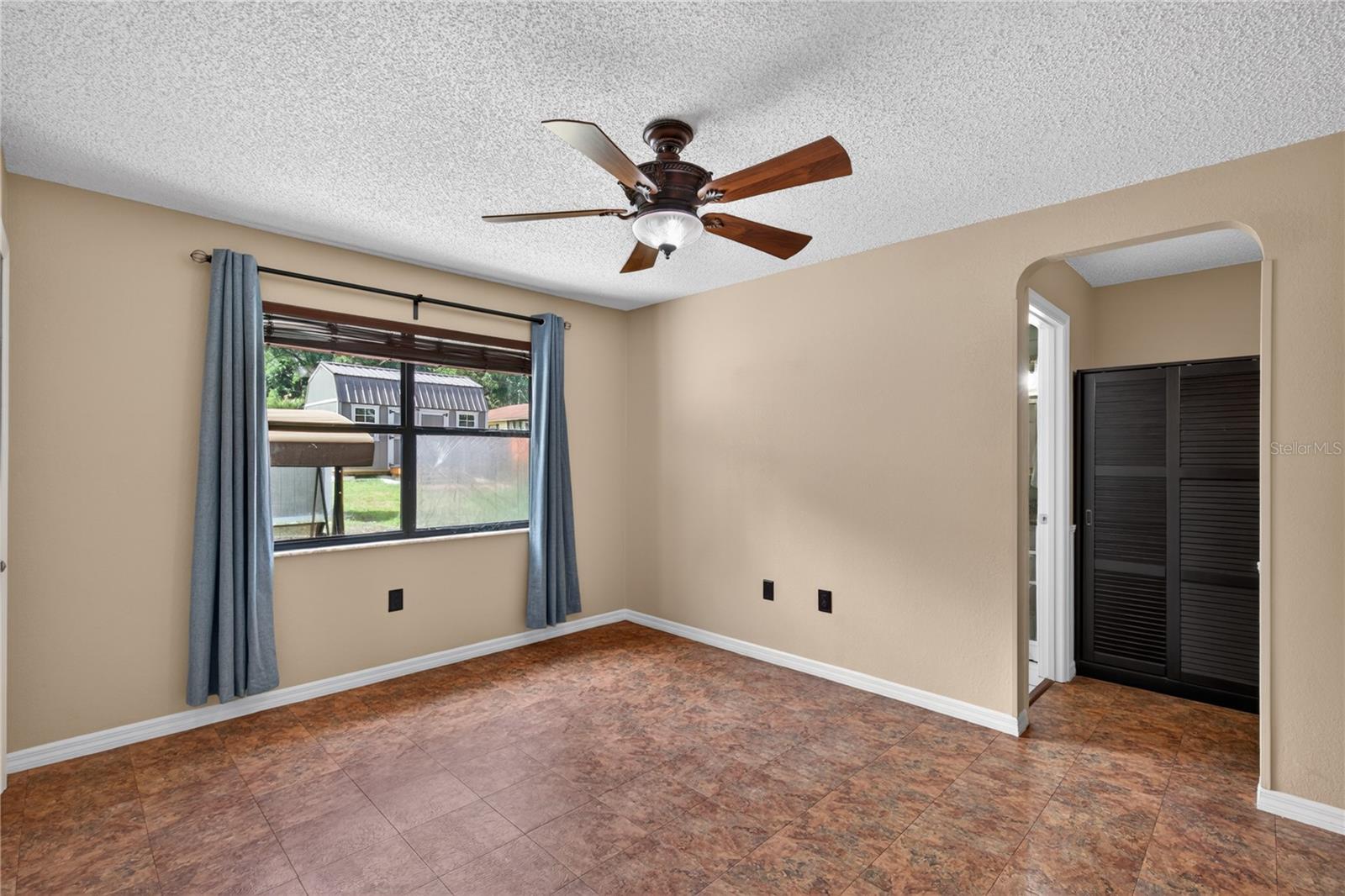MOUNT PLYMOUTH - Residential