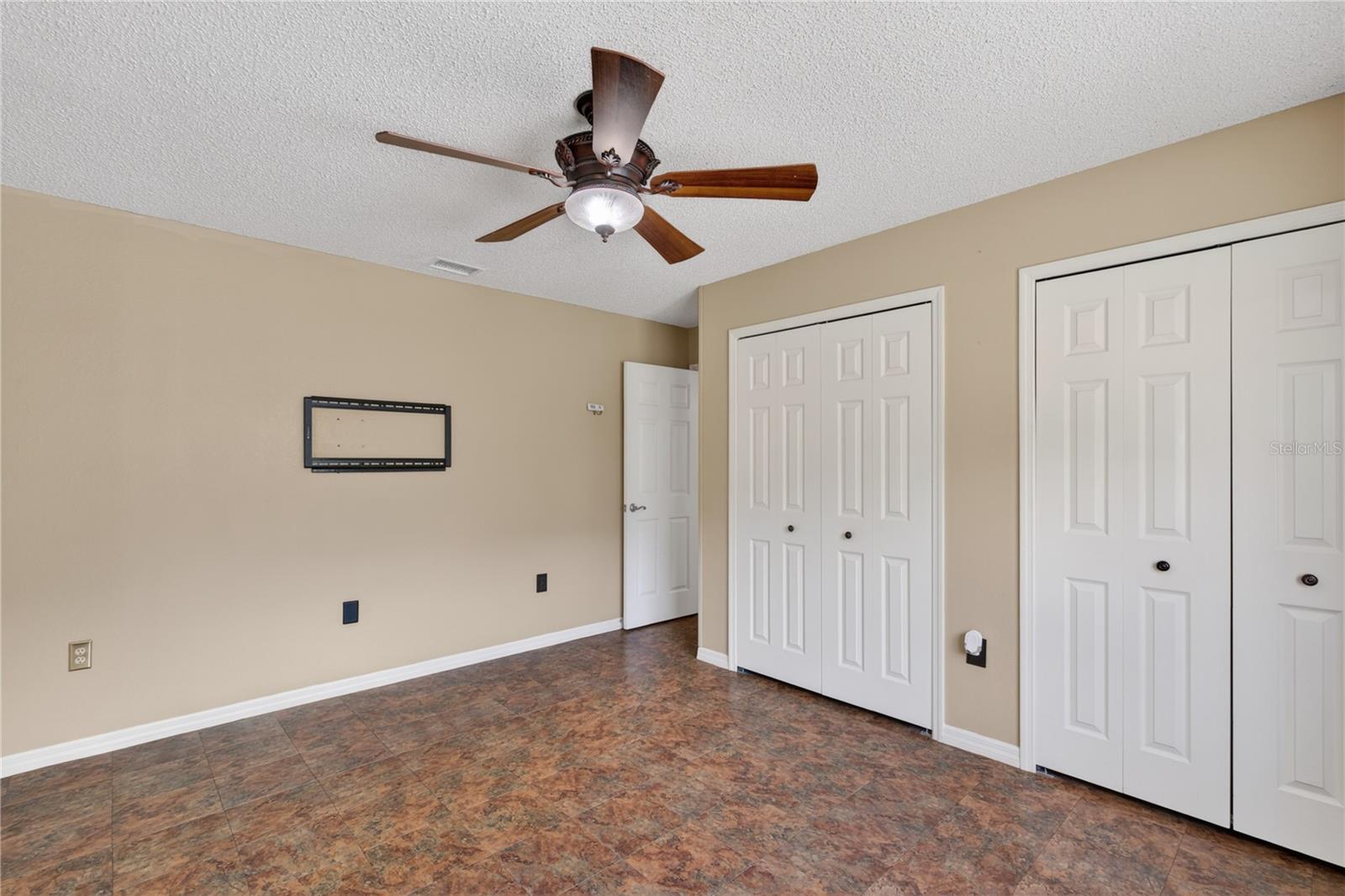 MOUNT PLYMOUTH - Residential