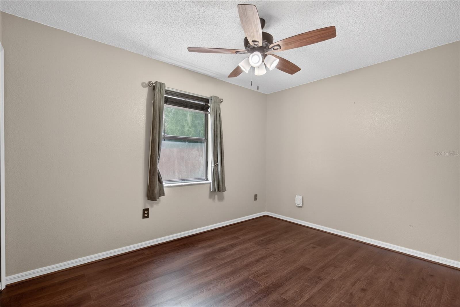 MOUNT PLYMOUTH - Residential