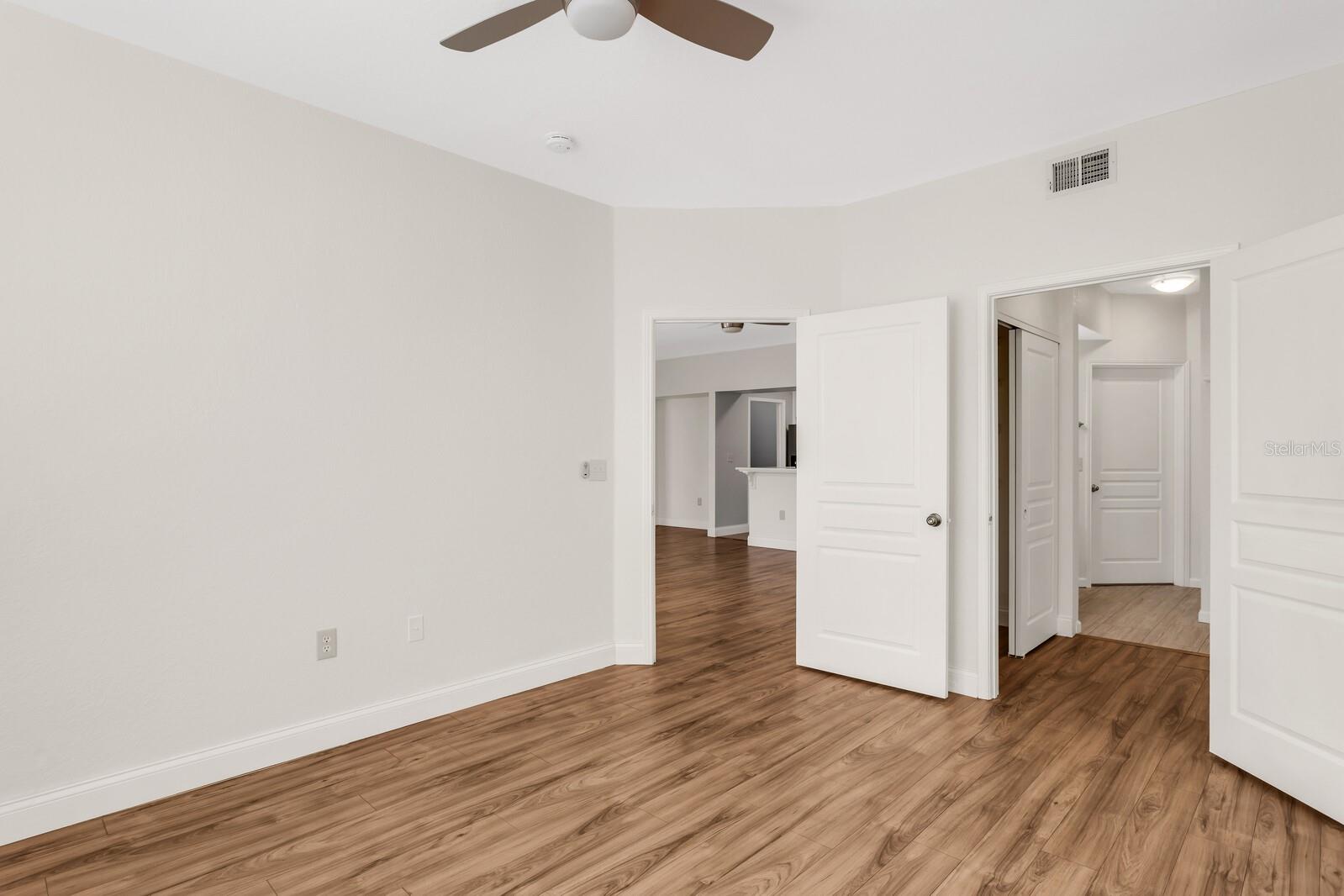 OXFORD PLACE AT TAMPA PALMS - Residential