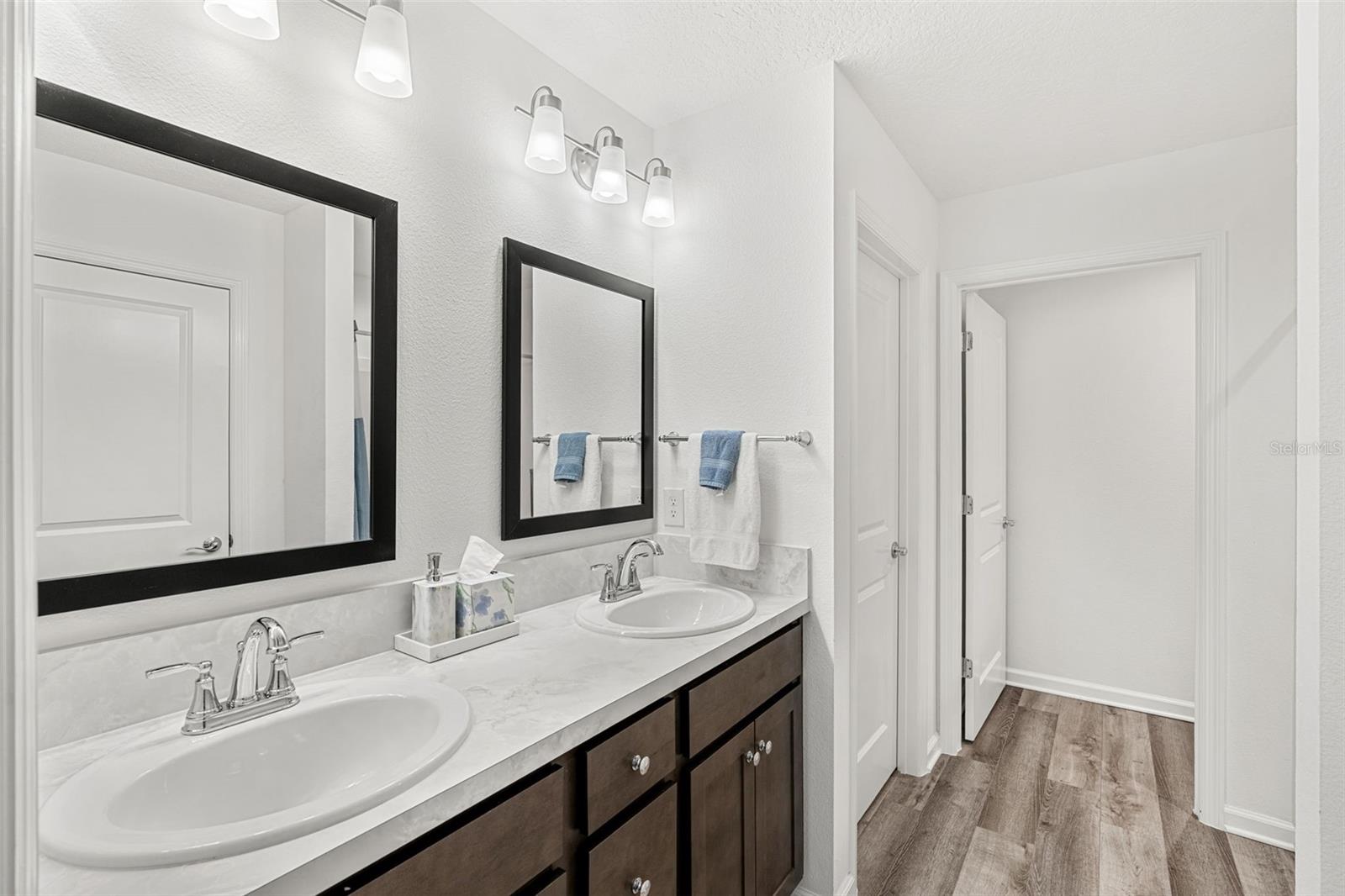 VILLAGES/SOUTHERN OAKS UN #107 - Residential