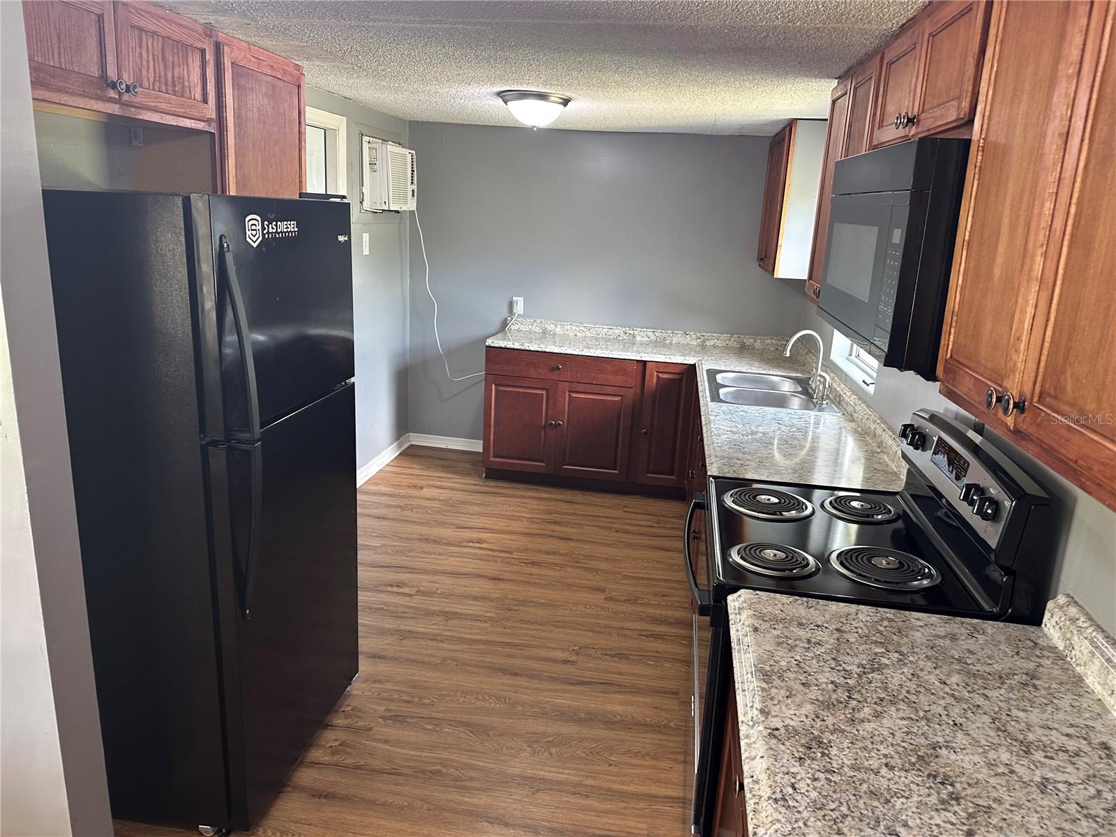 AVON PARK LAKES - Residential