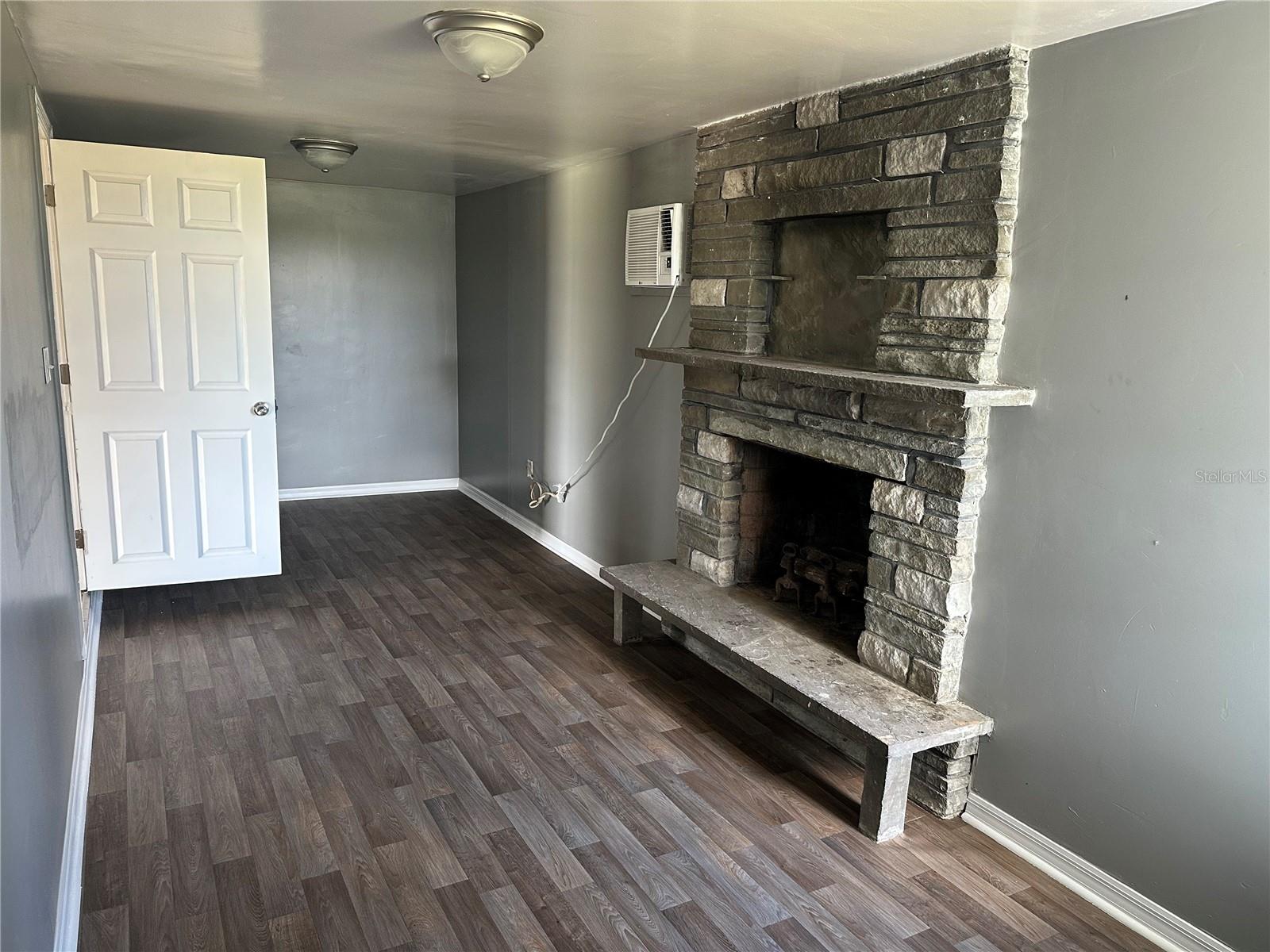 AVON PARK LAKES - Residential