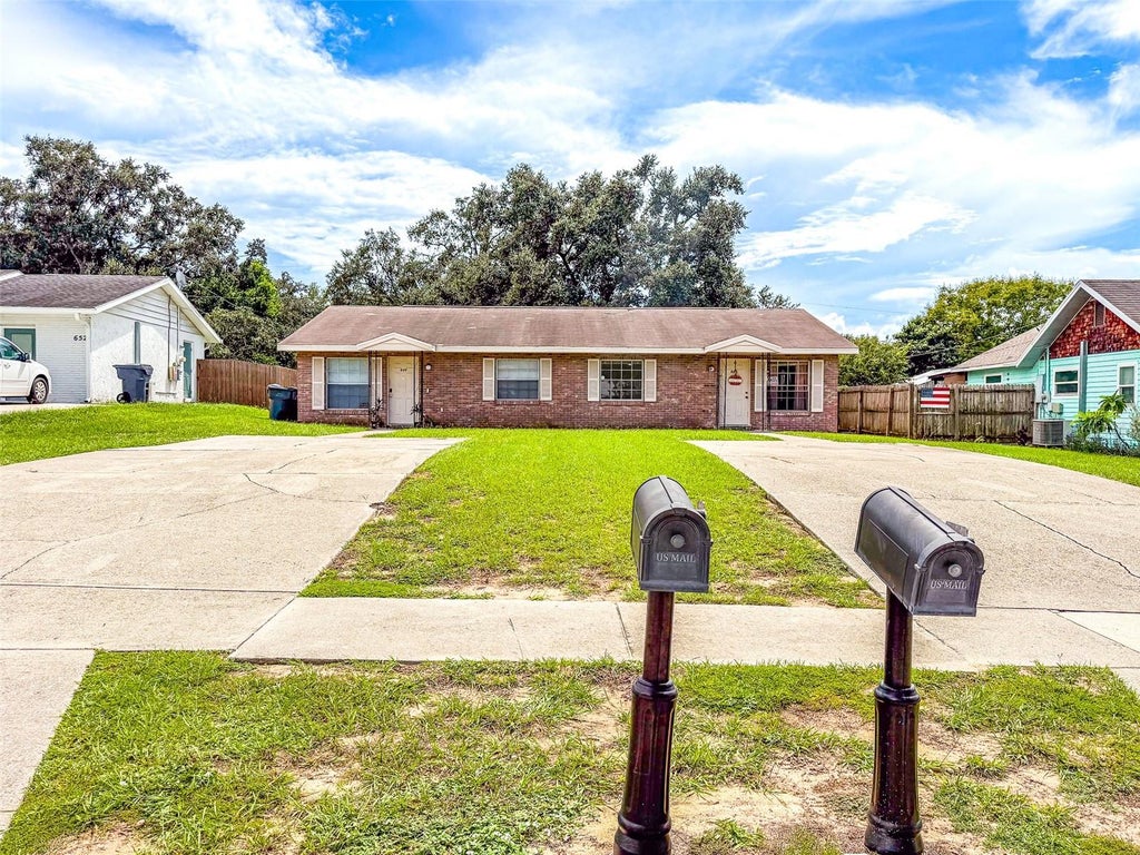 Photo of 646 Beverly Drive, Lake Wales, FL 33853 (MLS # L4965085)