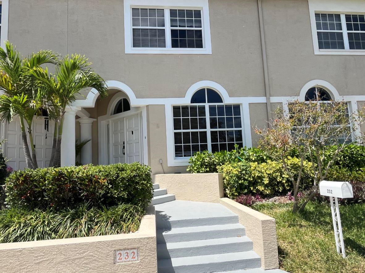The LUXURY 3 bedroom, 2.5 bath townhome is completely updated, modern, and READY TO MOVE IN!
This home, built in 1997, is elevated to the current codes, and had NO WATER DAMAGE during the
hurricanes. It is conveniently located between Davis Islands Village and Seddon Channel. Walk around
the corner to dozens of restaurants and shops or one street over for the Gasparilla Pirate Invasion.
Highlights of the townhome include:
*Amazing wood floors
*Updated Kitchen with brand new KitchenAid appliances
*Private patio and courtyard with new deck
*Beautiful Master Bath and upstairs balcony
*Two car garage on back alley
*Best public schools in Tampa: Gorrie, Wilson, Plant
This is the most desirable and affordable home on the islands, come see for yourself!