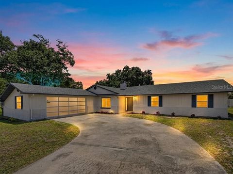 Photo of 4 Grove Court SE, Winter Haven, FL 33884 (MLS # O6401108)