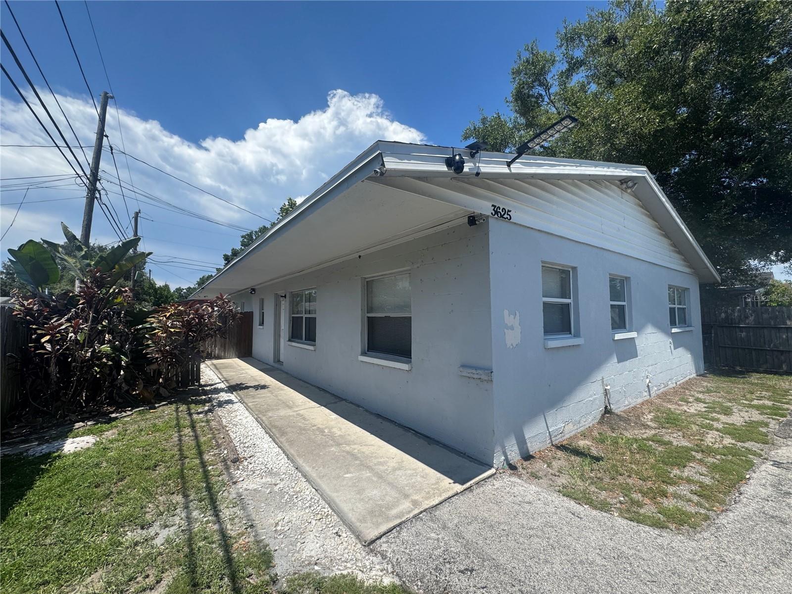 Two Bedroom, Two bath, Spacious floor plan, washer and dryer hookups , and plenty of storage, Property has a fenced yard, and plenty of parking.
tenant pays all utilities
$1595 month
$1595 deposit
