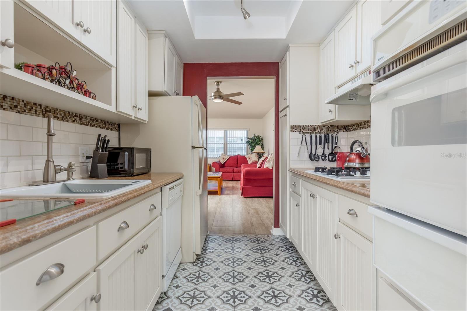 SHORE PLAZA BLDG - Residential