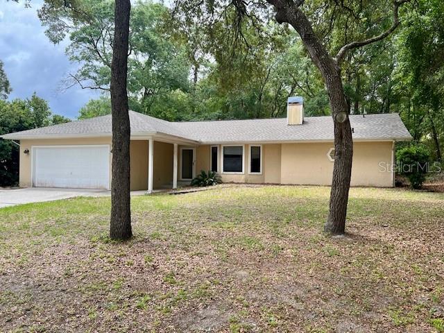 Spacious two bedroom pool home in Rainbow Springs Country Club. Close to Rainbow River, shopping, and
restaurants.Please complete an application after viewing the property with a Real Estate Agent. Applications must include proof of income, valid photo ID and application fee. A credit and background check will be performed on all completed applications. All properties are rented in as-is condition.