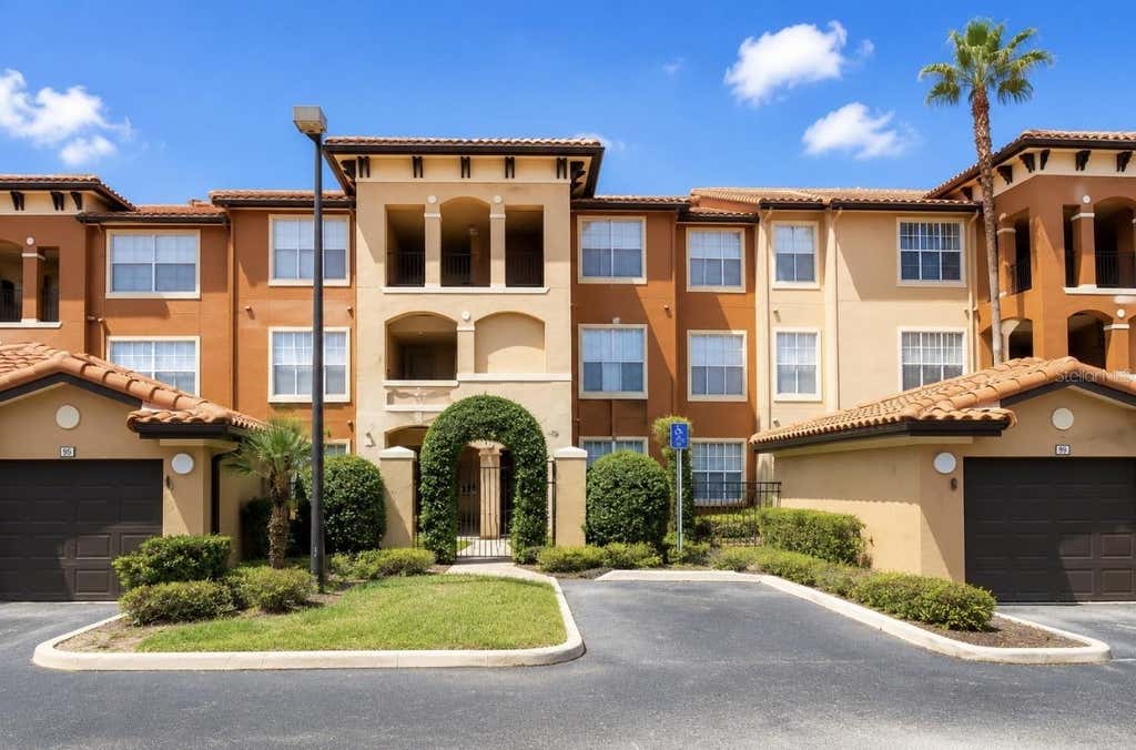 Photo of 5572 Metrowest Blvd #203, Orlando, FL 32811 (MLS # O6432022)