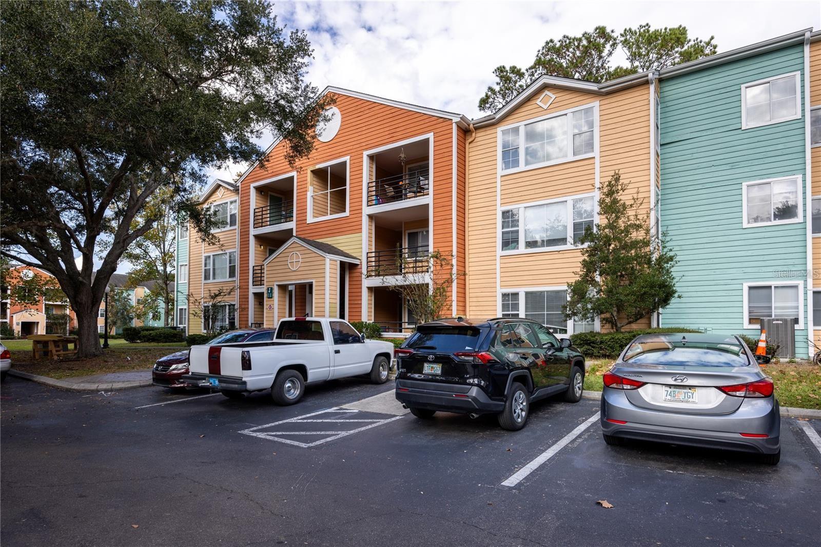 UNIVERSITY COMMONS - Residential