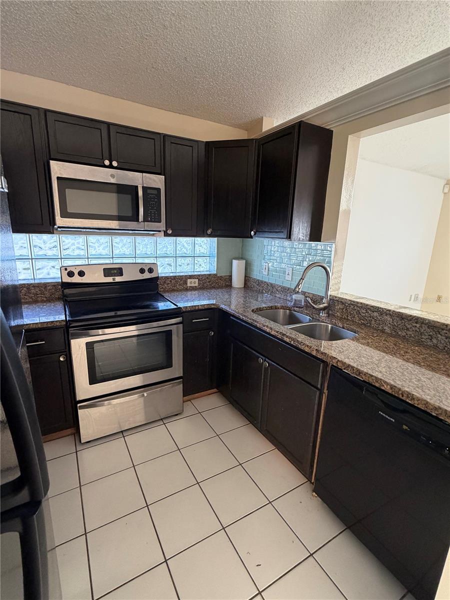 SUTTON RIDGE PH 03 - Residential