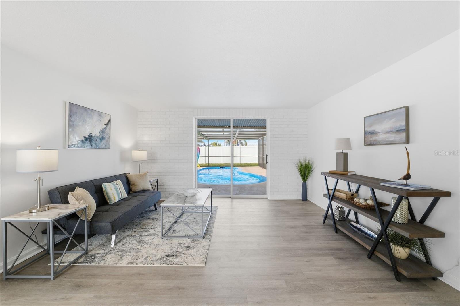 ALOHA GARDENS - Residential