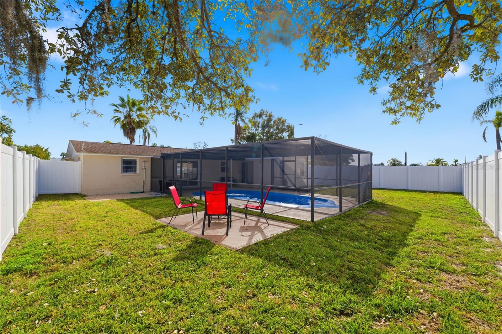 ALOHA GARDENS - Residential