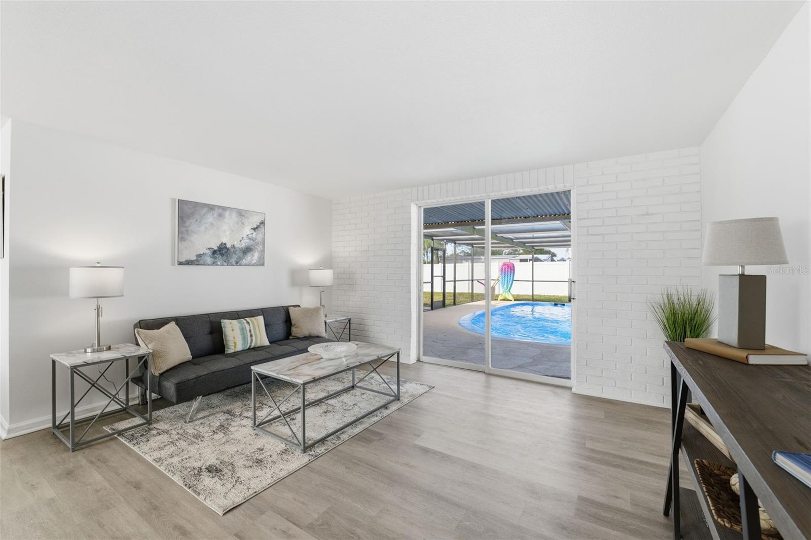 ALOHA GARDENS - Residential