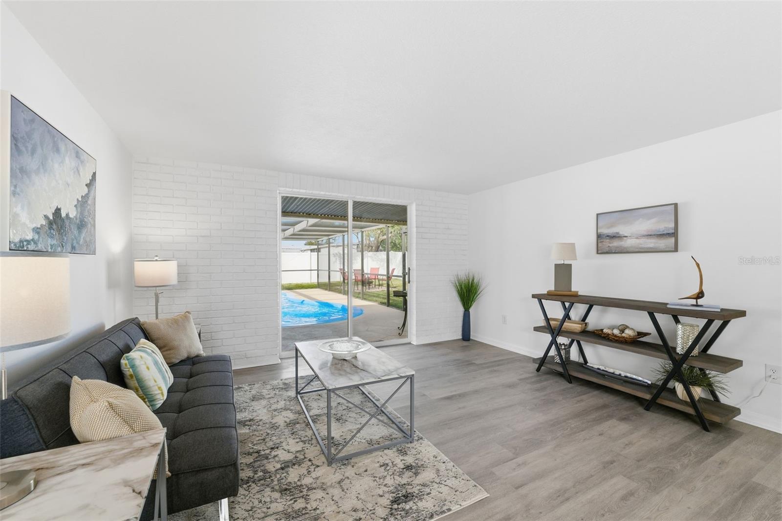 ALOHA GARDENS - Residential