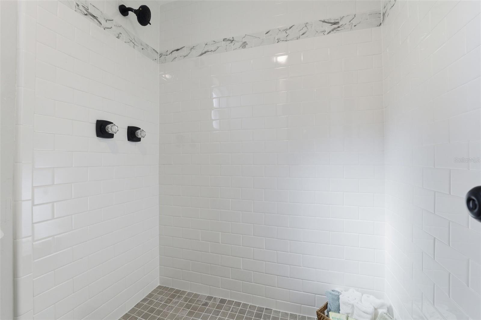 ALOHA GARDENS - Residential