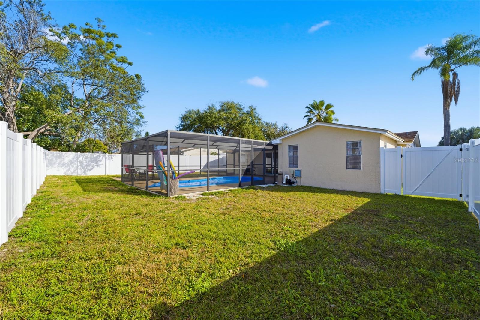 ALOHA GARDENS - Residential