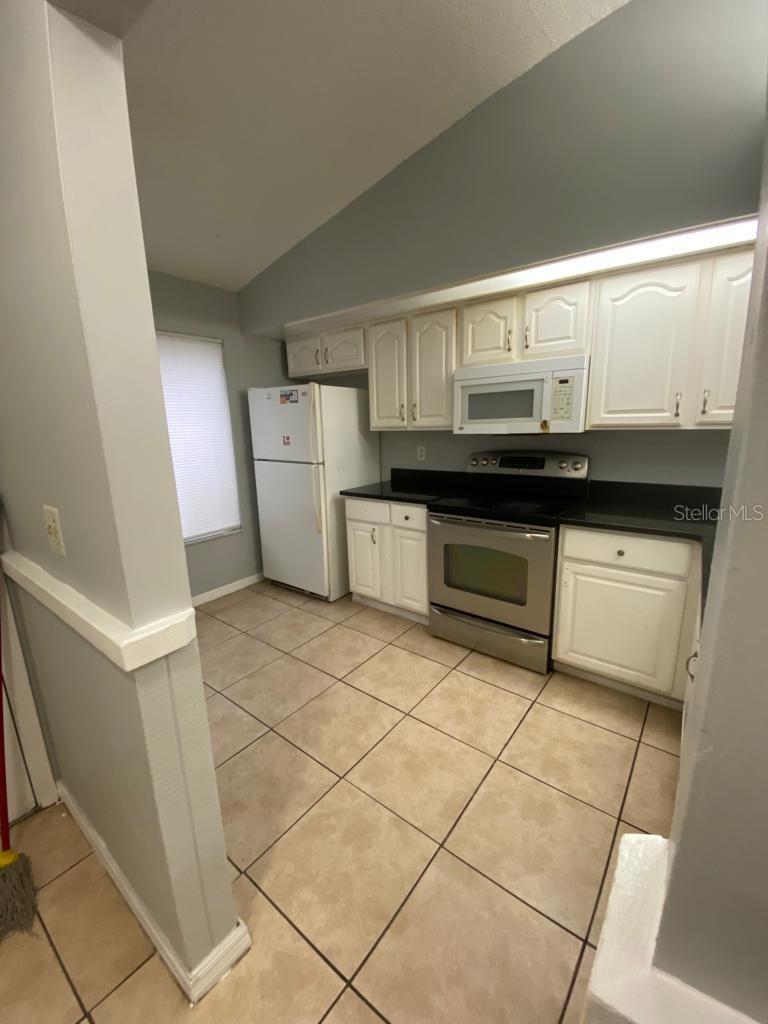 THE WILLOWS FIRST ADD - Residential Lease