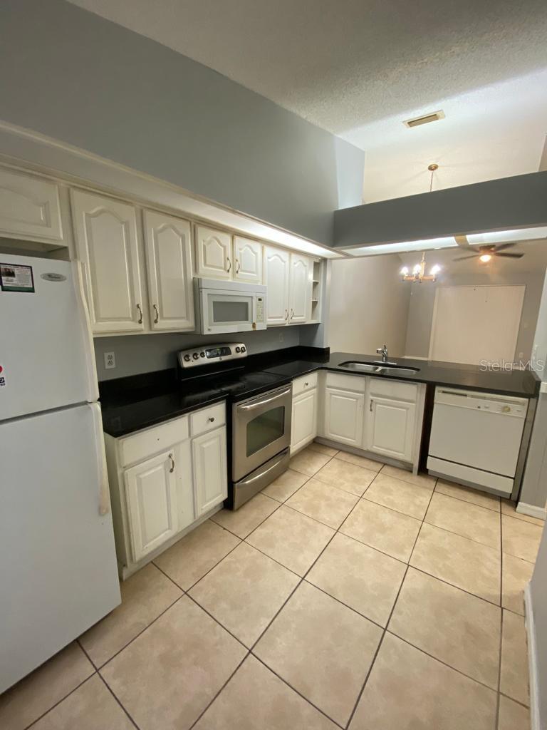 THE WILLOWS FIRST ADD - Residential Lease