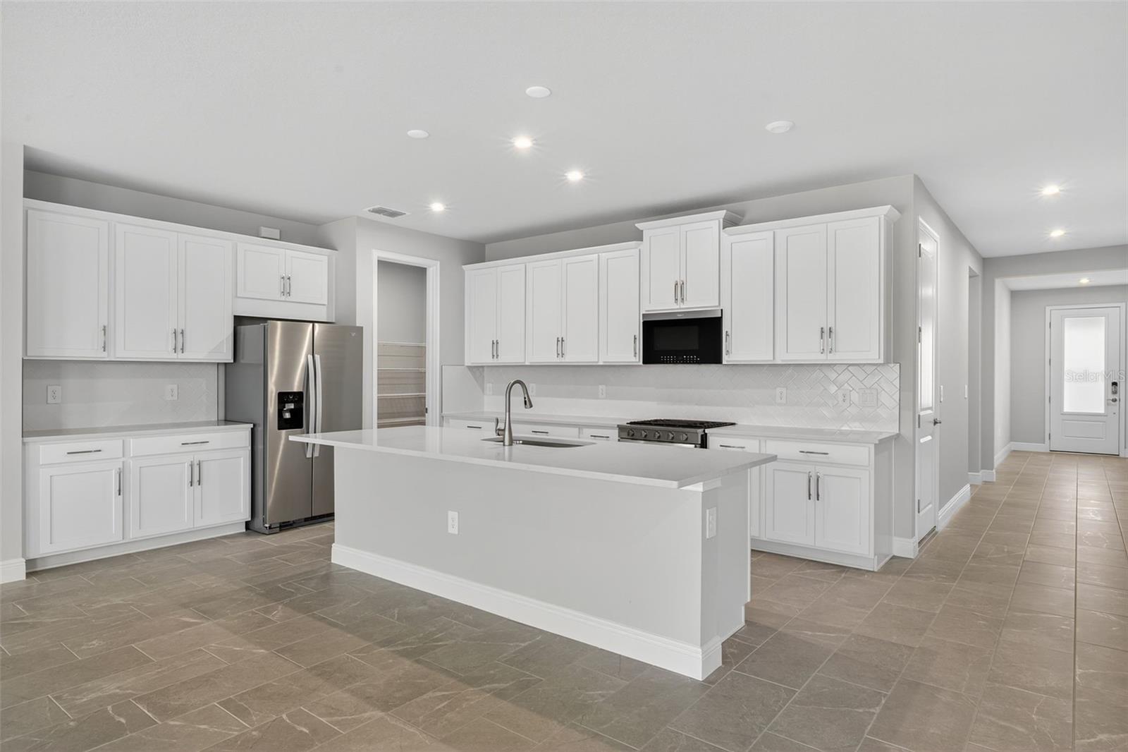 SUNSTONE LAKESIDE AT WELLEN PARK - Residential
