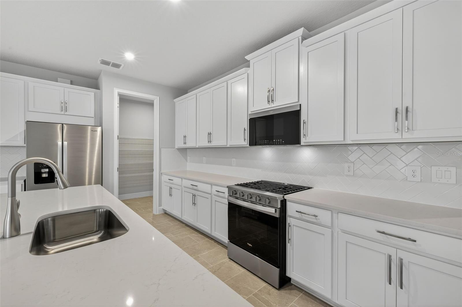 SUNSTONE LAKESIDE AT WELLEN PARK - Residential