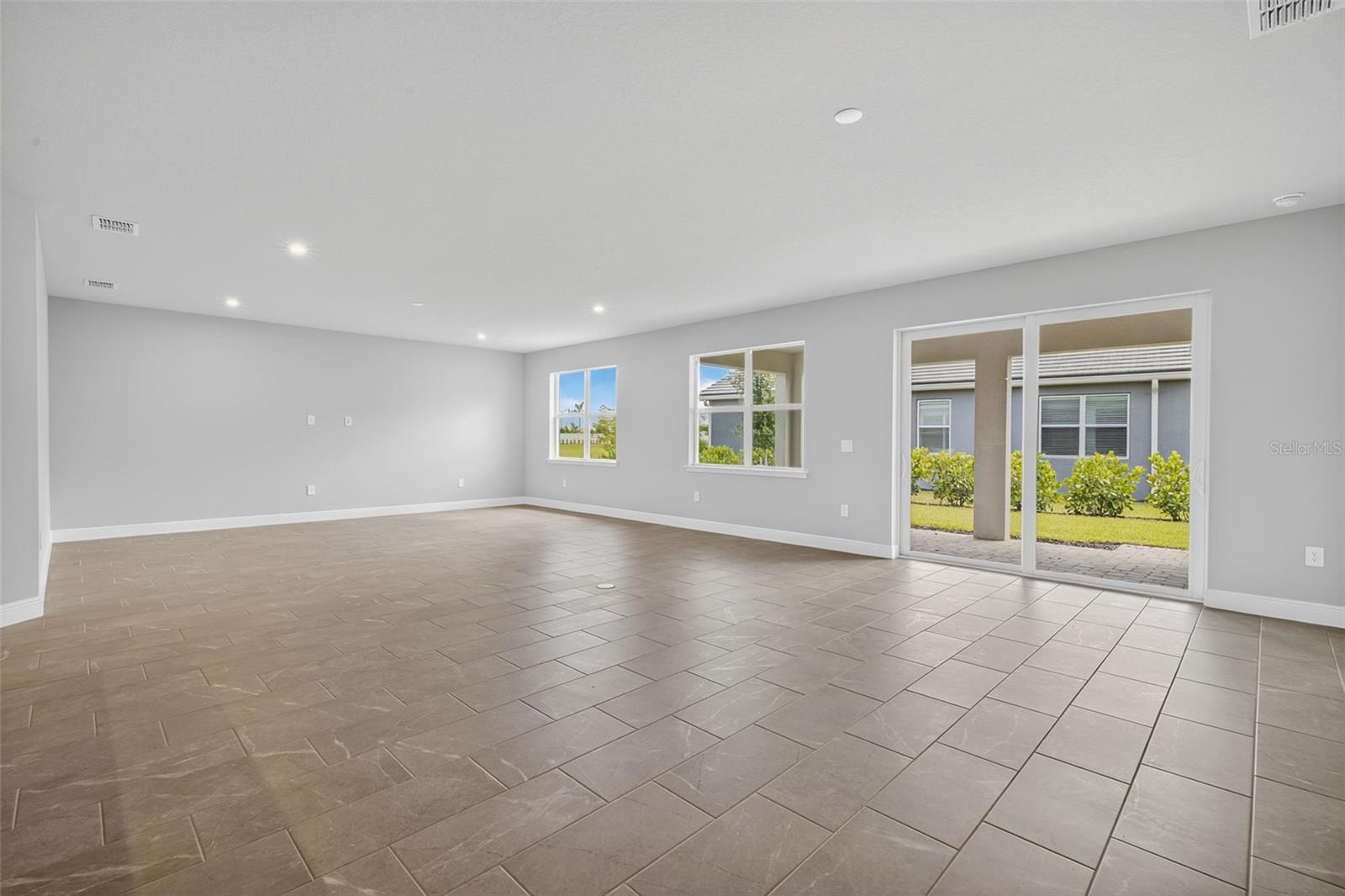SUNSTONE LAKESIDE AT WELLEN PARK - Residential