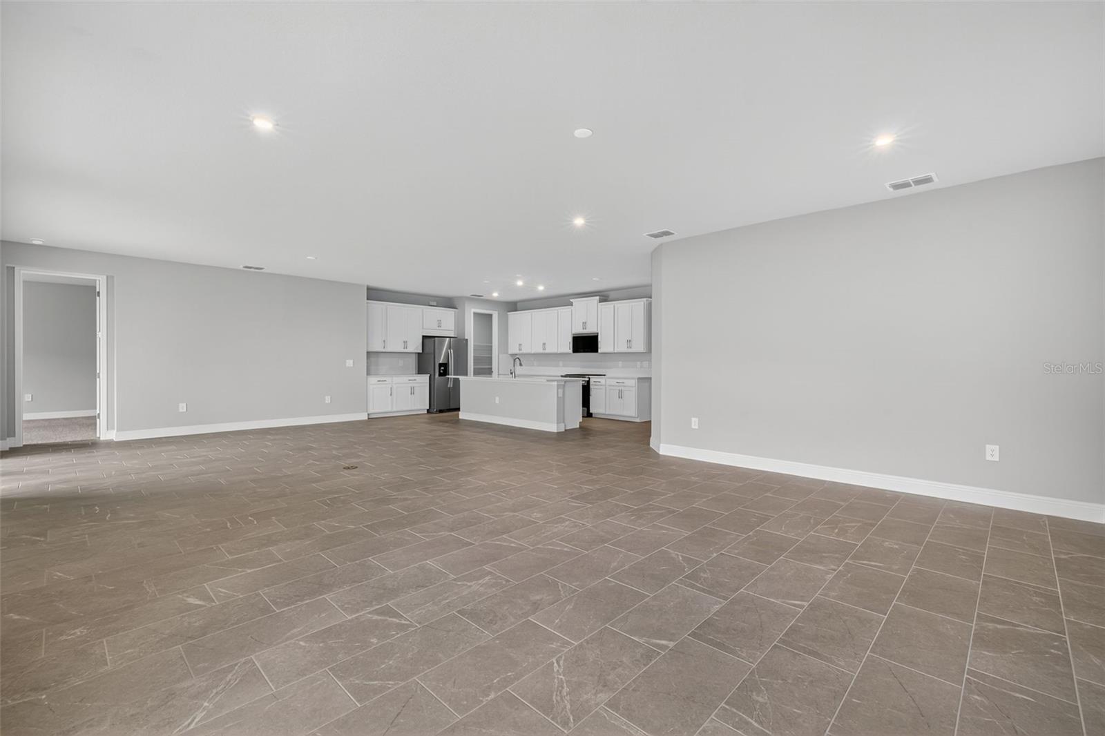SUNSTONE LAKESIDE AT WELLEN PARK - Residential