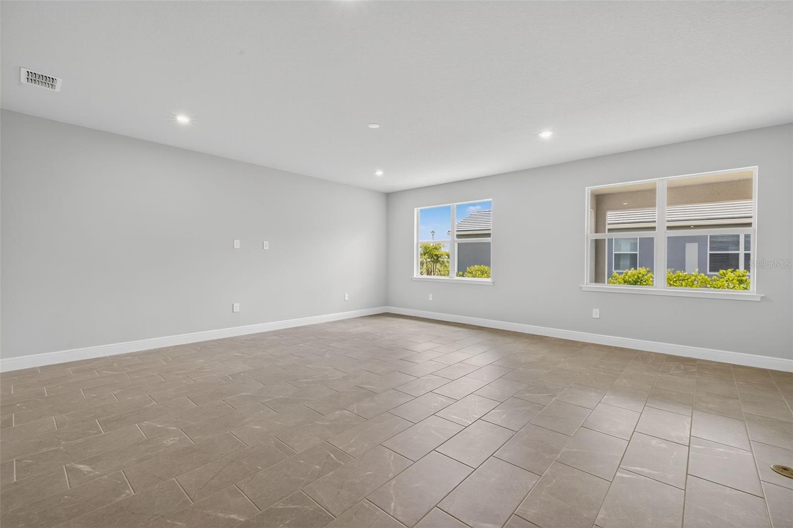 SUNSTONE LAKESIDE AT WELLEN PARK - Residential