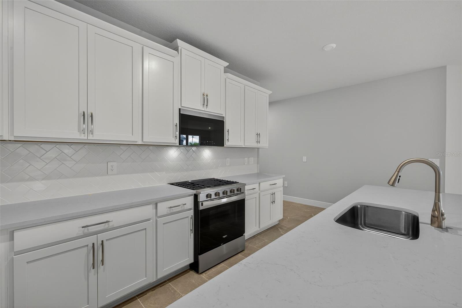 SUNSTONE LAKESIDE AT WELLEN PARK - Residential