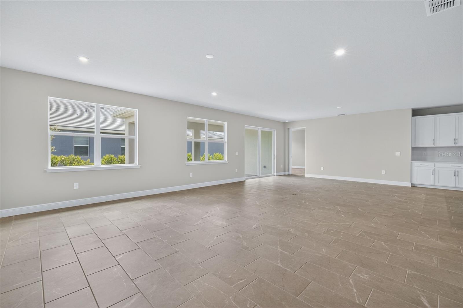SUNSTONE LAKESIDE AT WELLEN PARK - Residential