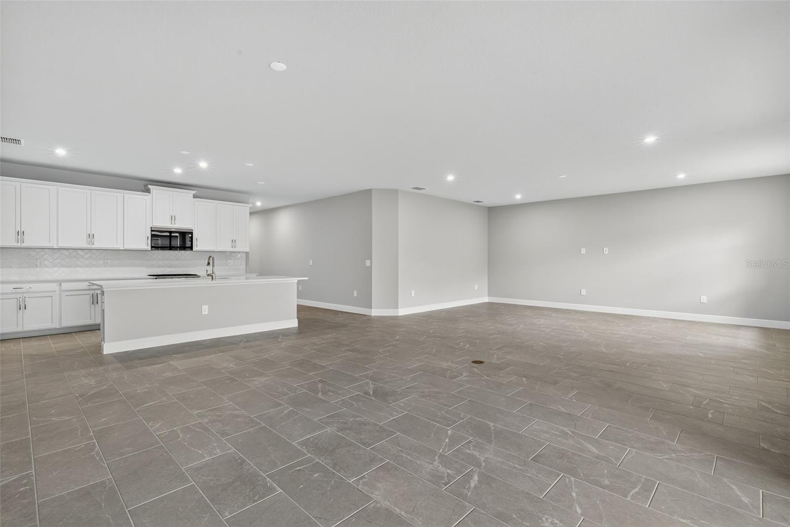 SUNSTONE LAKESIDE AT WELLEN PARK - Residential